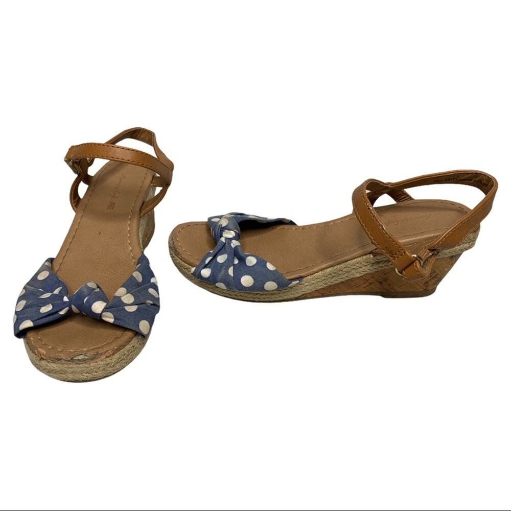 American Eagle 1 wedge sandal blue dots buckle